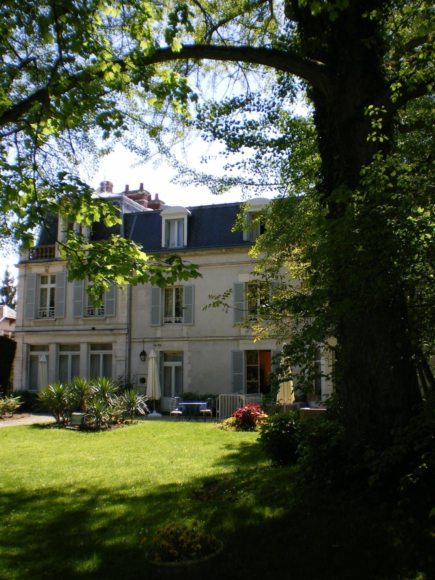 Hotel Les Marechaux Auxerre Eksteriør billede